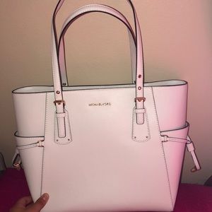 Micheal kors bag.